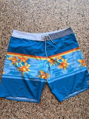 Men's size 38 Billabong Blue Floral Boardshorts - Tropical Swim Trunks